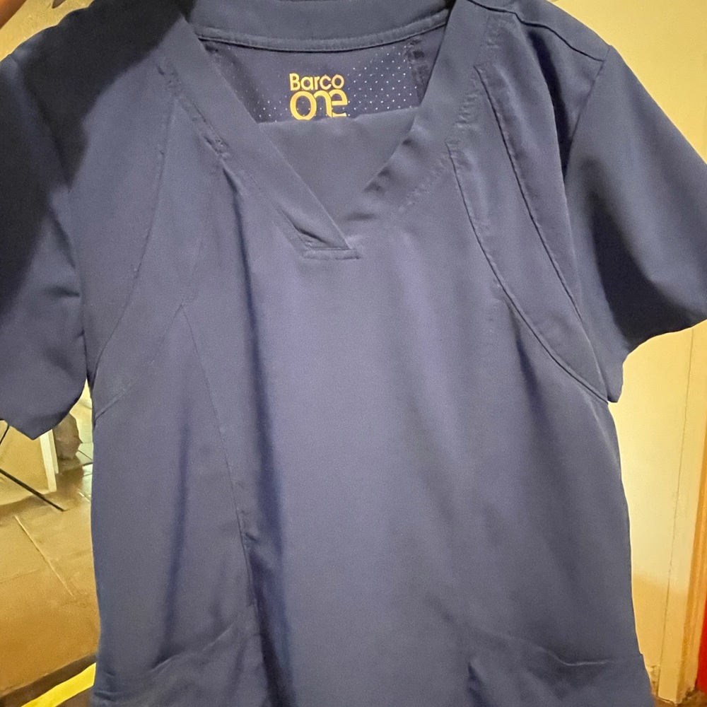 Barco One scrubs set (top-medium & pants XS)